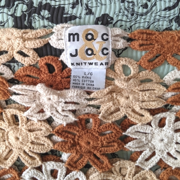 🏵️70s Style Crochet Flower Top🏵️ - Picture 3 of 4